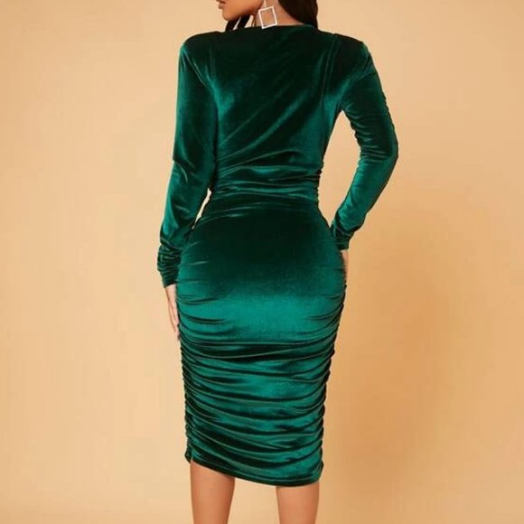 Green Deep V-Neckline Ruched Velvet Bodycon Midi Dress - Picture 3 of 6